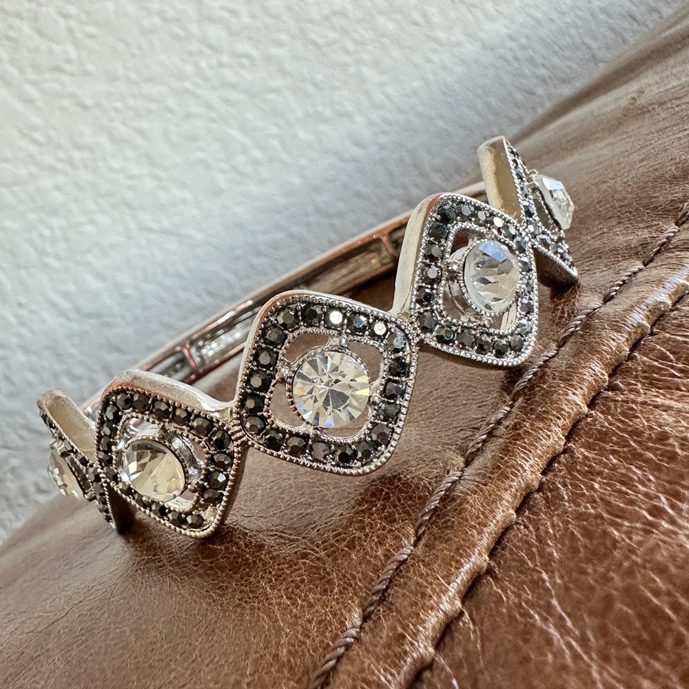Paparazzi bracelet- w silver and rhinestones